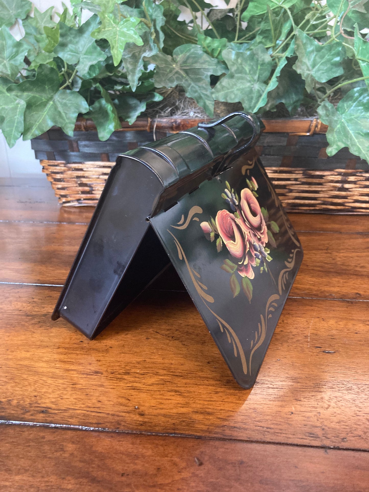 Hand Painted Silent Butler