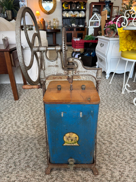 ANTIQUE  DAZEY BUTTER CHURN